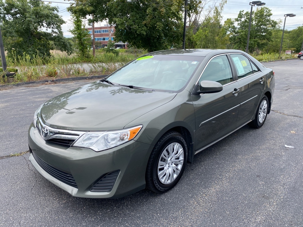 Pre-Owned 2014 Toyota Camry LE 4D Sedan FWD